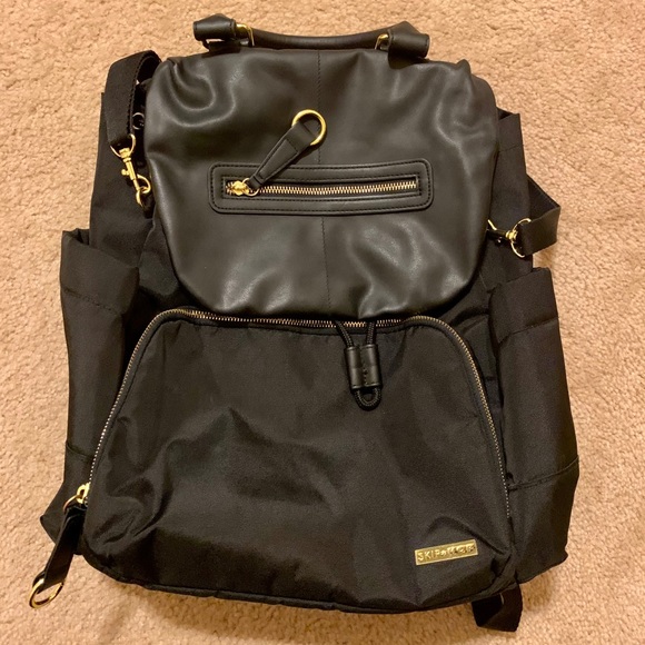 SKIP HOP Chelsea Downtown Chic Diaper Backpack - Picture 1 of 4